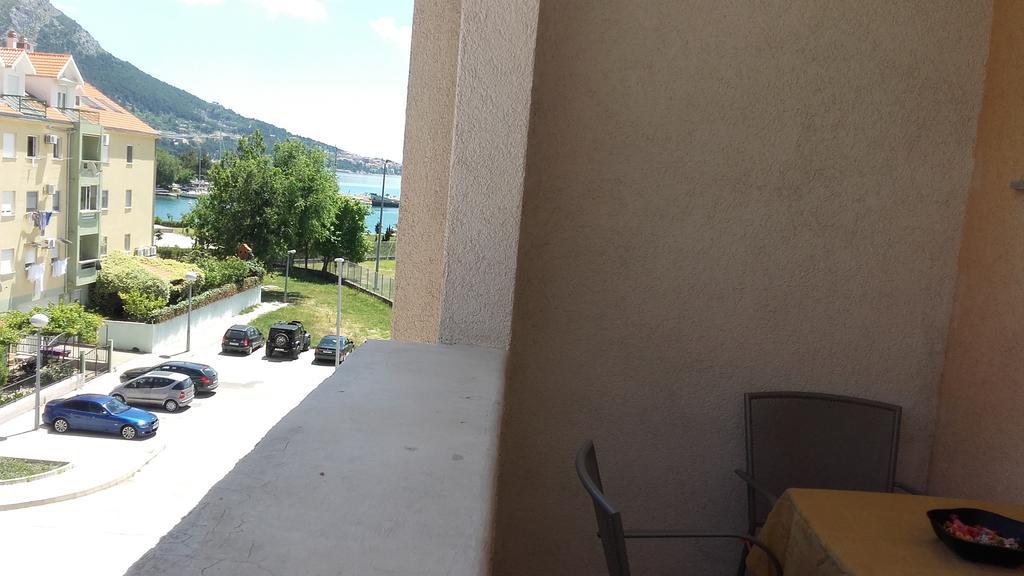 Apartment Max Omis Exterior photo